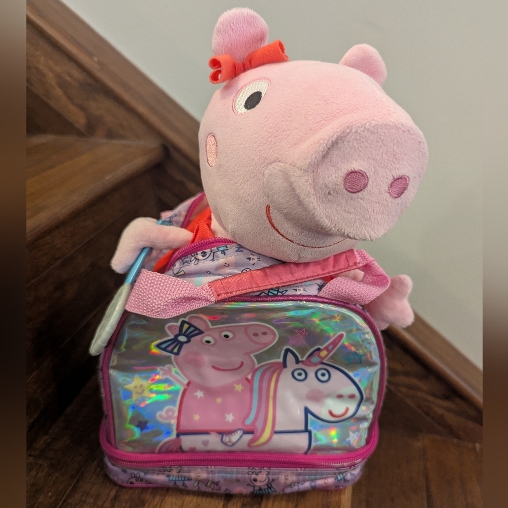 PEPPA PIG Bundle. Singing Talking Peppa Plush & Heys Lunch Bag